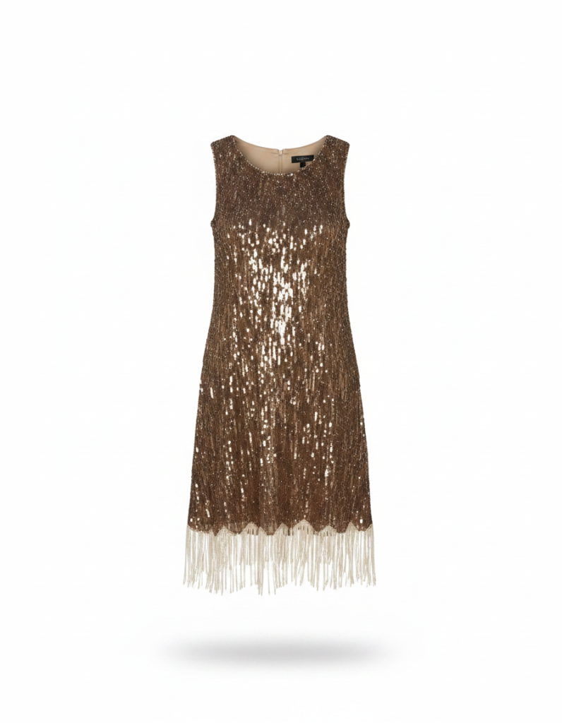 Kleid: Knielang, gedämpftes Champagner-Metallic, feiner Fransensaum.